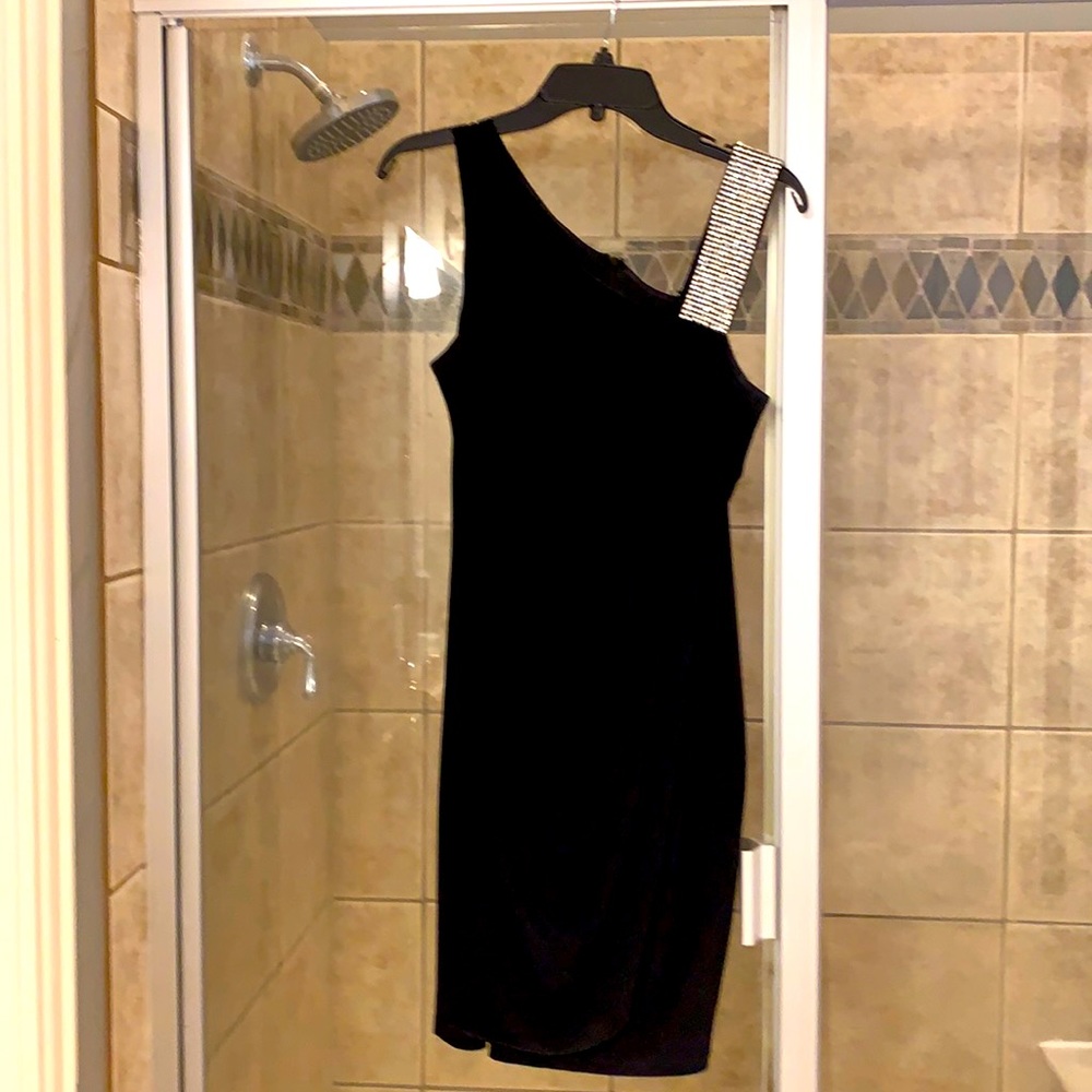 Elegant Black Betsy & Adam Cocktail Dress with Rhinestone Strap, Size 8